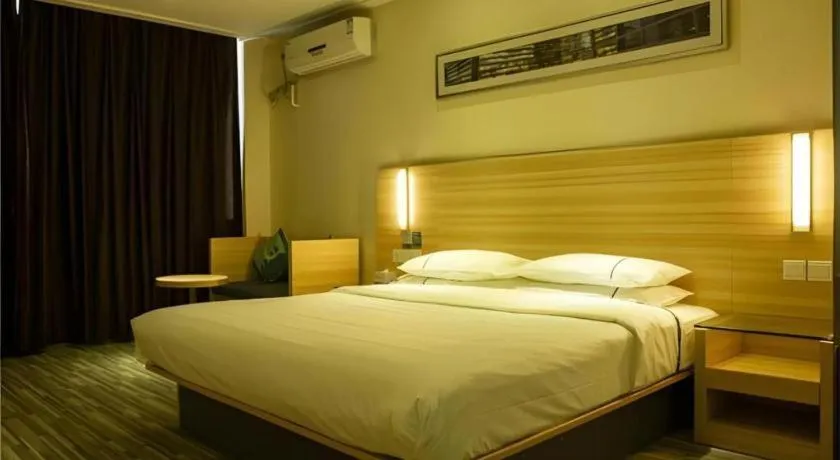 Bed in City Comfort Inn Tianmen East Lake Wanda Plaza