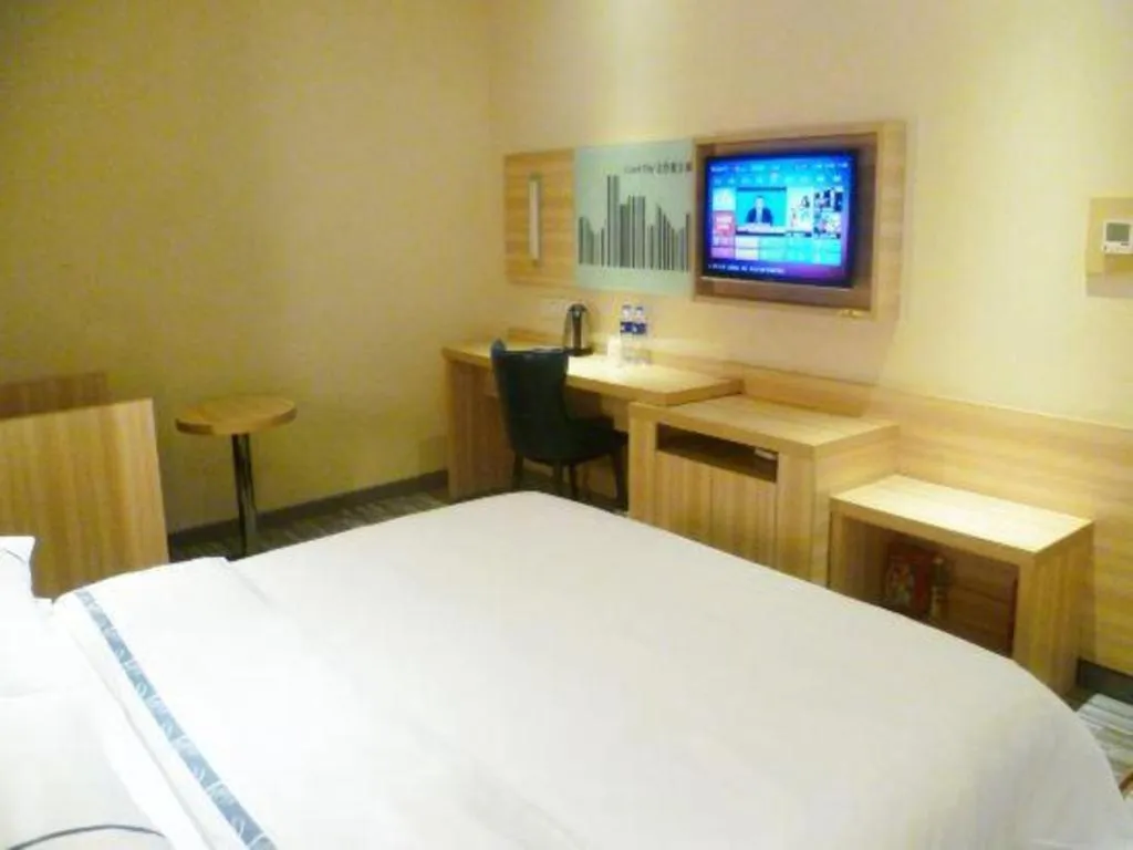 Bed in City Comfort Inn Tianmen East Lake Wanda Plaza