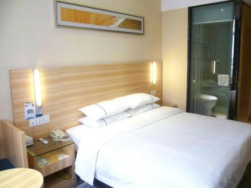 Bed in City Comfort Inn Tianmen East Lake Wanda Plaza