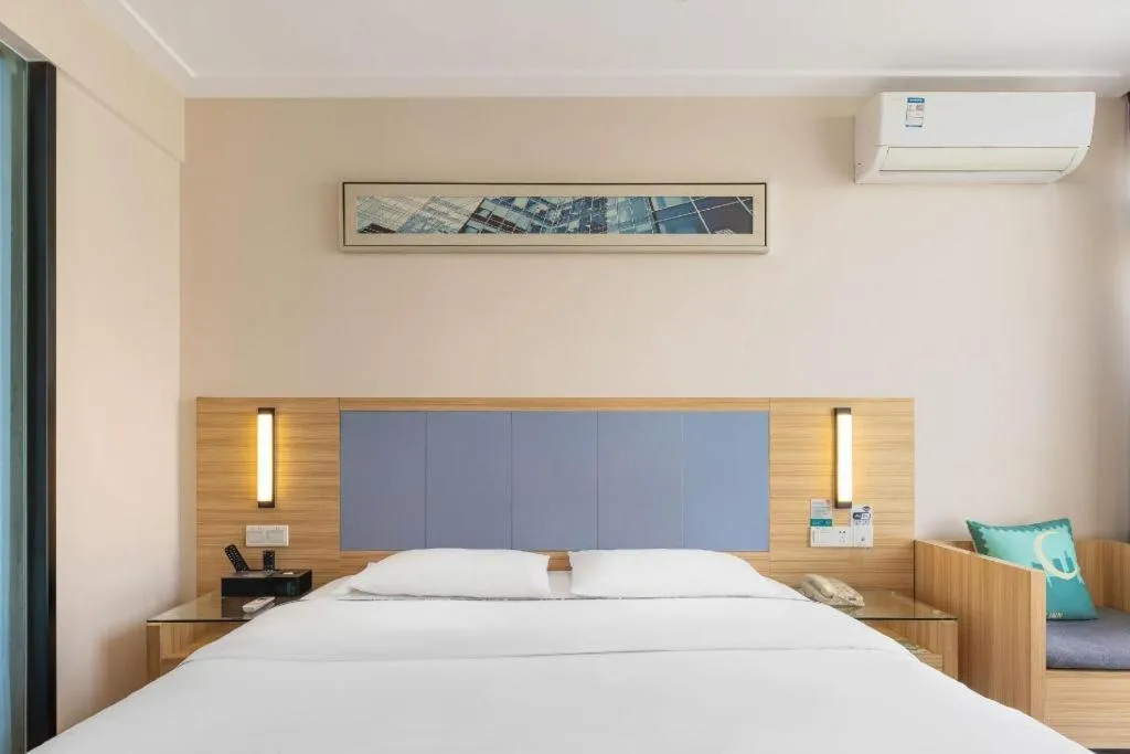 Bed in City Comfort Inn Tianmen East Lake Wanda Plaza