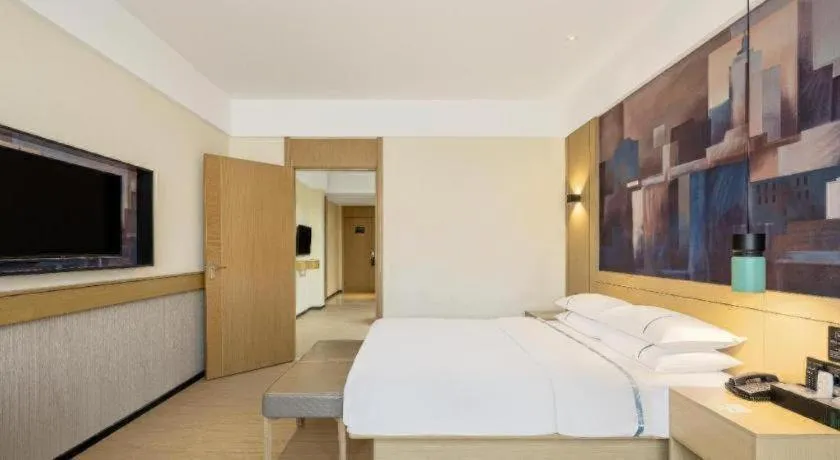 Bed in City Comfort Inn Jingzhou Greenland Overseas Beach Wuyue Plaza