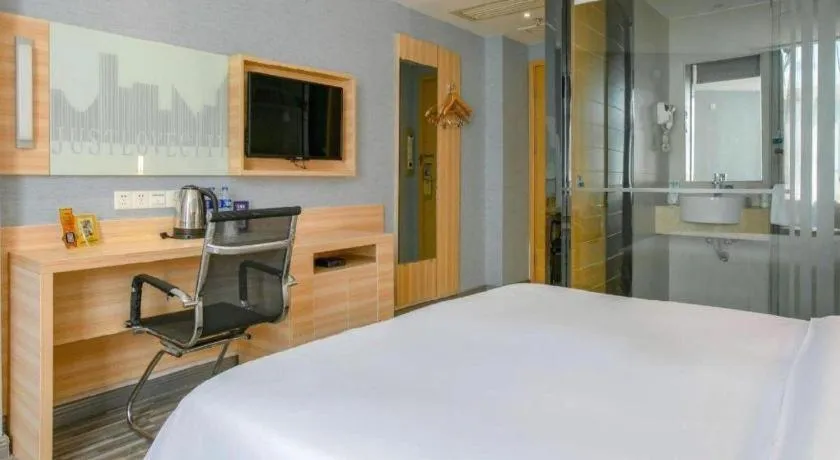 Bed in City Comfort Inn Zhongshan Xiaolan Xinduhui Gymnasium