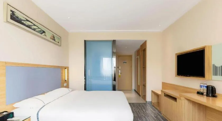 Bed in City Comfort Inn Zhongshan Xiaolan Xinduhui Gymnasium