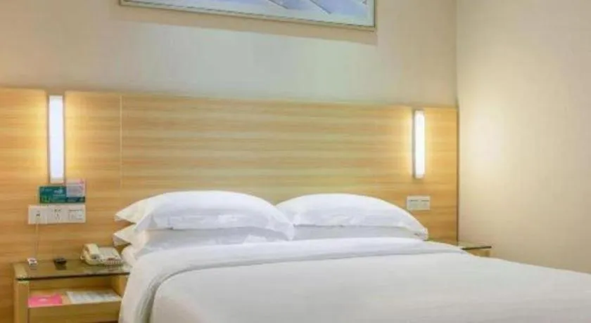 Bed in City Comfort Inn Zhongshan Xiaolan Xinduhui Gymnasium