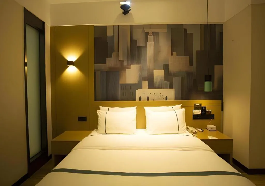 Bed in City Comfort Inn Huanggang Wuxue Bus Center