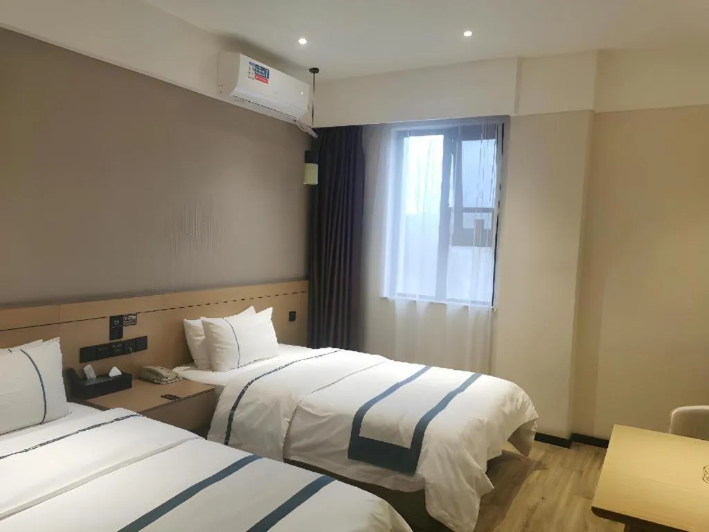 Bed in City Comfort Inn Huanggang Wuxue Bus Center