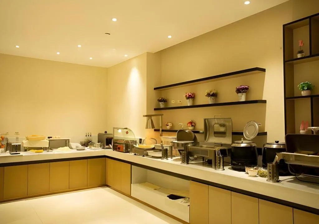 City Comfort Inn Huanggang Wuxue Bus Center