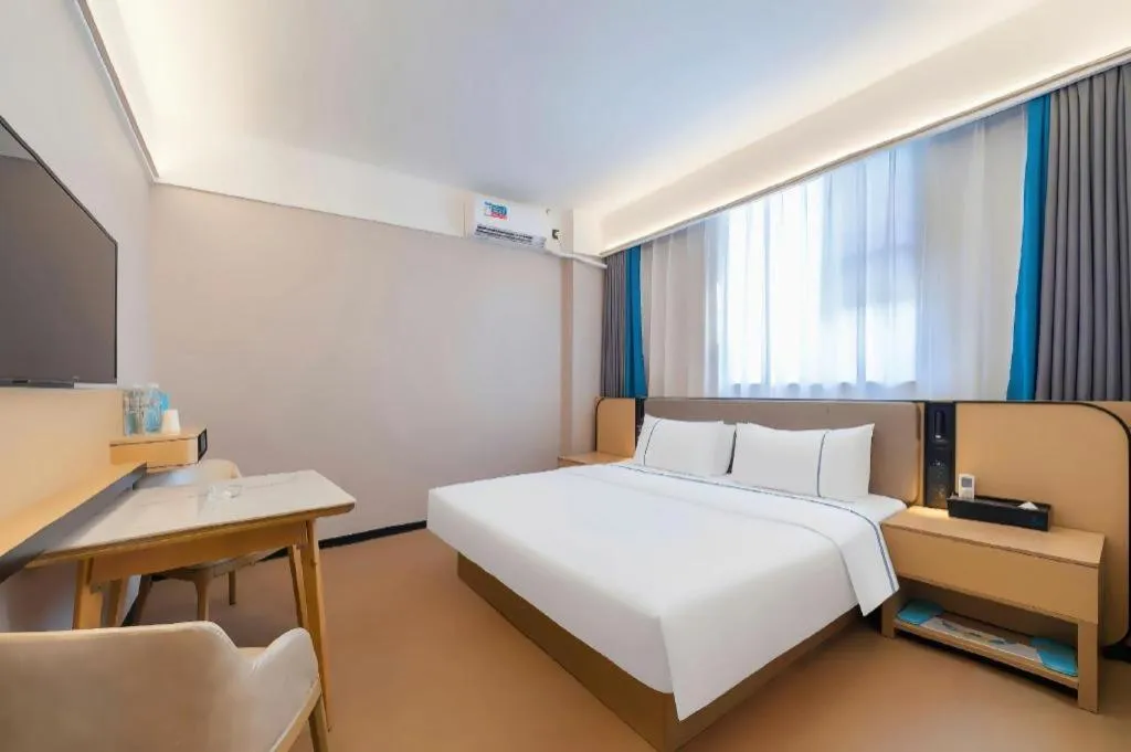 Bed in City Comfort Inn Huanggang Wuxue Bus Center