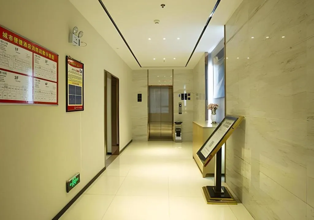 City Comfort Inn Huanggang Wuxue Bus Center