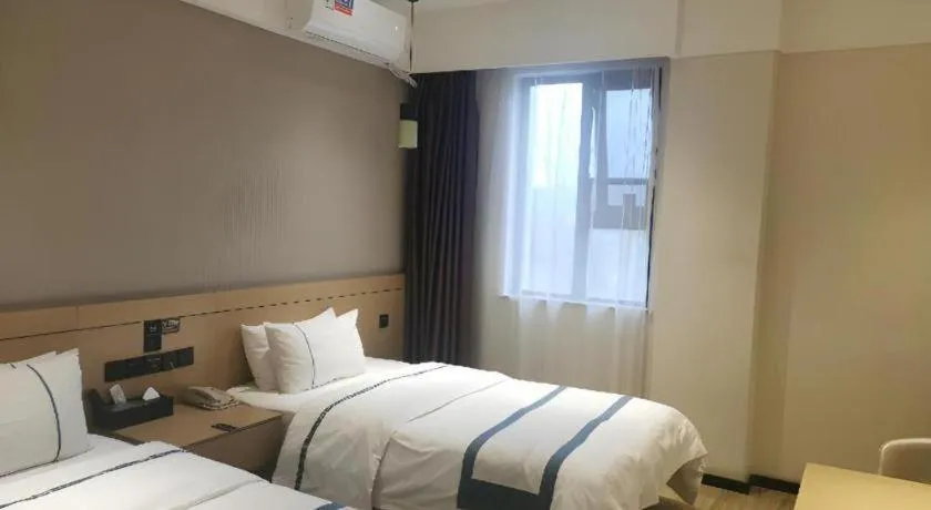 Bed in City Comfort Inn Huanggang Wuxue Bus Center