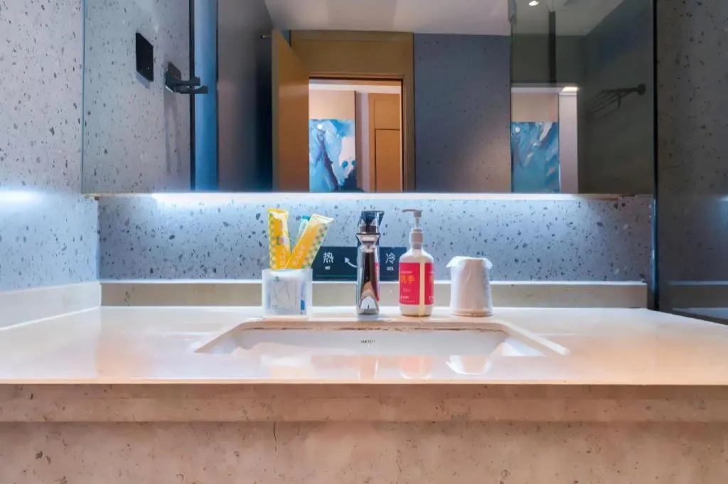 City Comfort Inn Huanggang Wuxue Bus Center