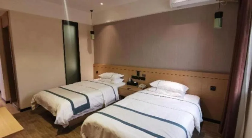 Bed in City Comfort Inn Huanggang Wuxue Bus Center