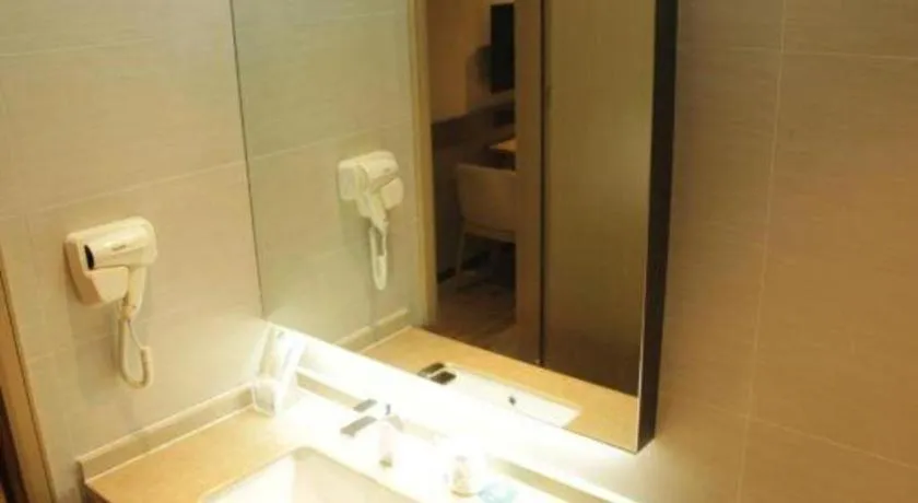 City Comfort Inn Huanggang Wuxue Bus Center