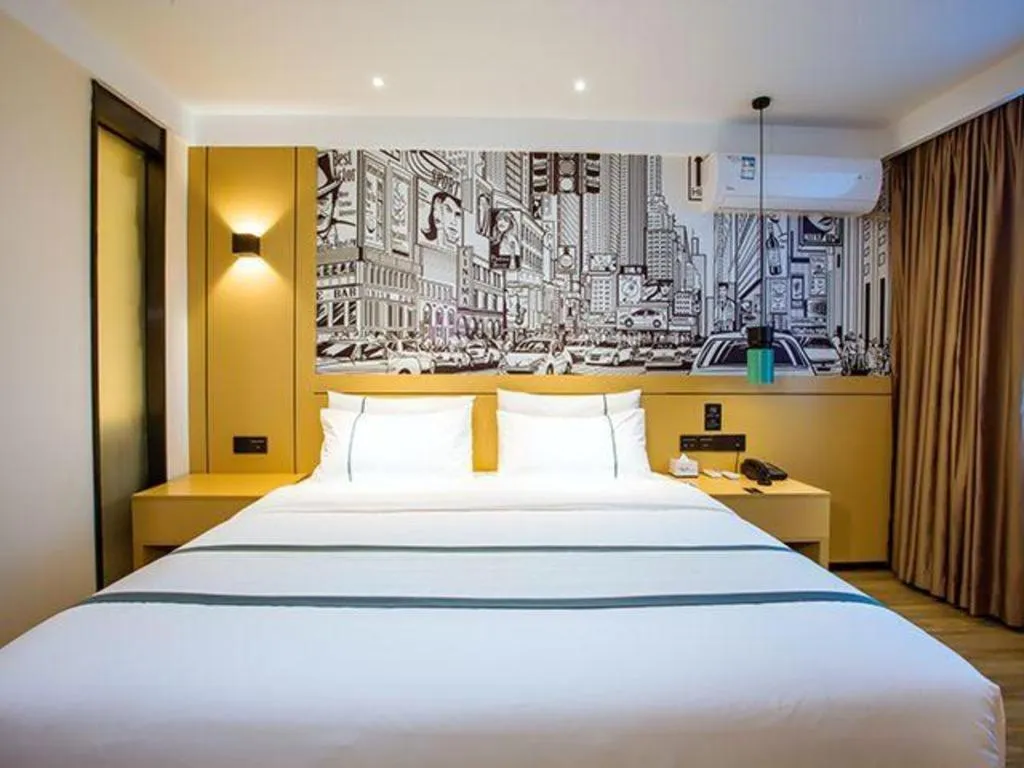 Bed in City Comfort Inn Hotel Guilin Hongling Road