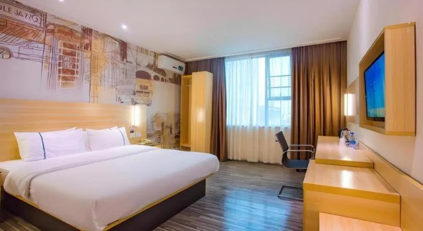 Bed in City Comfort Inn Hotel Guilin Hongling Road