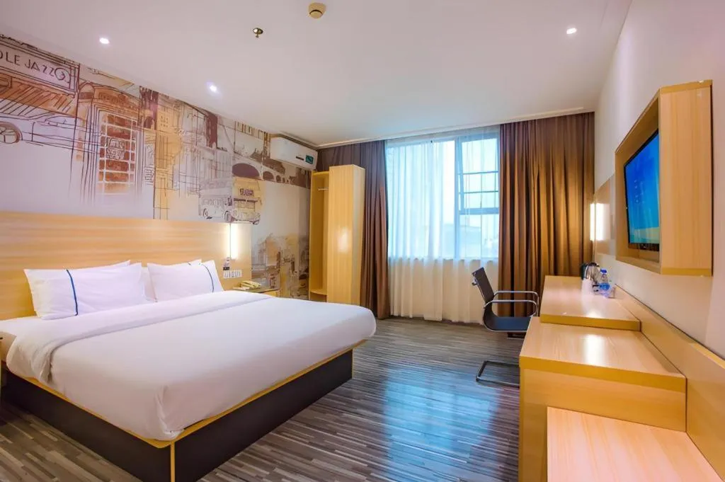 Bed in City Comfort Inn Hotel Guilin Hongling Road