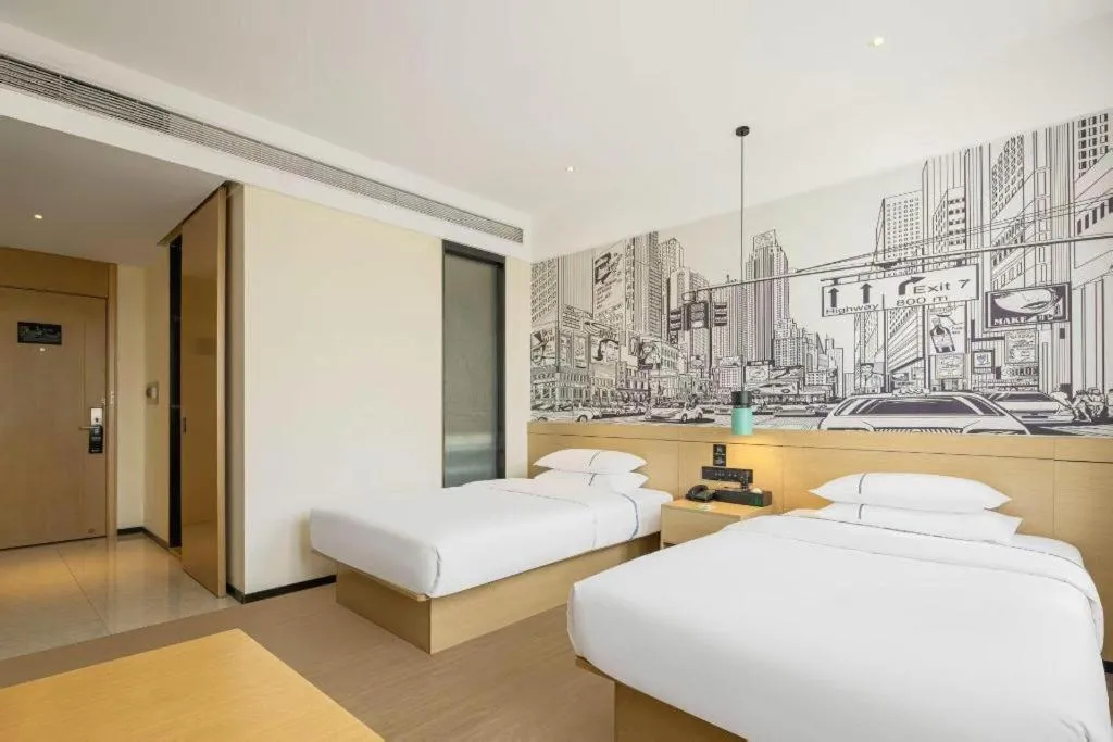 Bed in City Comfort Inn Hotel Guilin Hongling Road