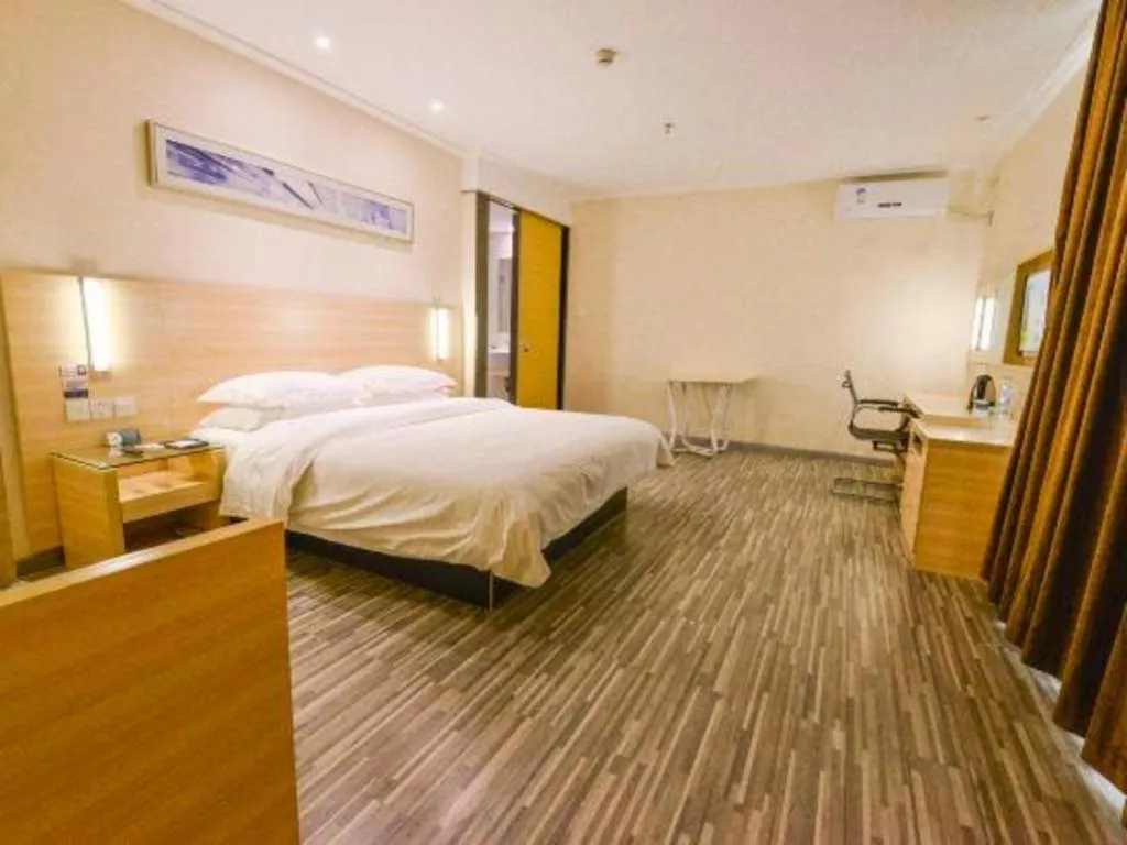 Bed in City Comfort Inn Hotel Guilin Hongling Road