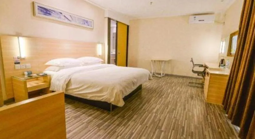 Bed in City Comfort Inn Hotel Guilin Hongling Road