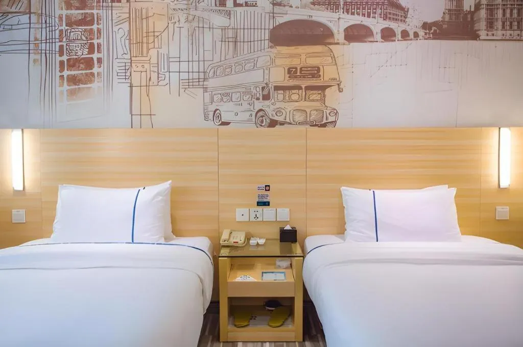 Bed in City Comfort Inn Hotel Guilin Hongling Road