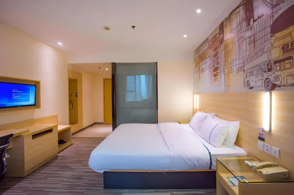 Bed in City Comfort Inn Hotel Guilin Hongling Road