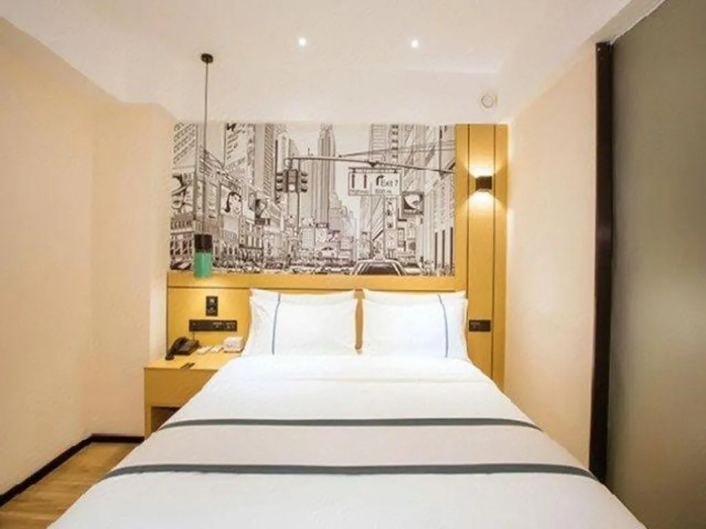 Bed in City Comfort Inn Hotel Guilin Hongling Road