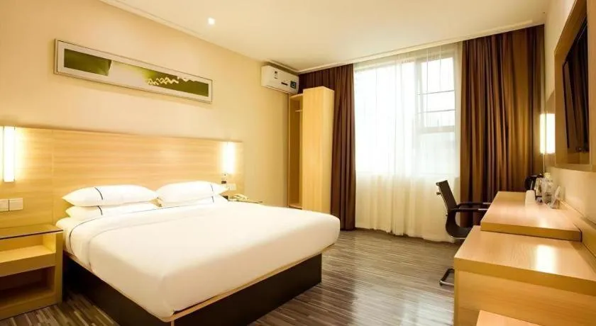 Bed in City Comfort Inn Hotel Guilin Hongling Road