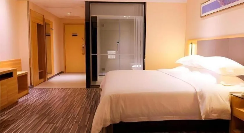 Bed in City Comfort Inn Zhanjiang Seaside Park Guanhai Corridor