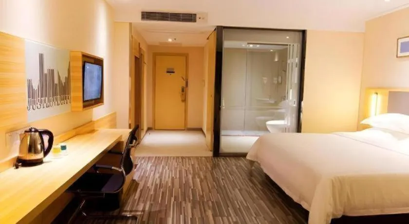 Bed in City Comfort Inn Zhanjiang Seaside Park Guanhai Corridor