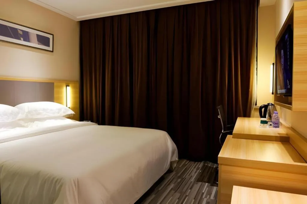 Bed in City Comfort Inn Zhanjiang Seaside Park Guanhai Corridor