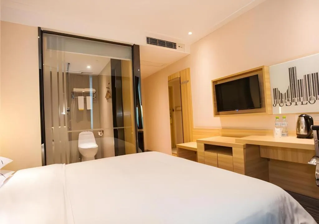 Bed in City Comfort Inn Zhanjiang Seaside Park Guanhai Corridor