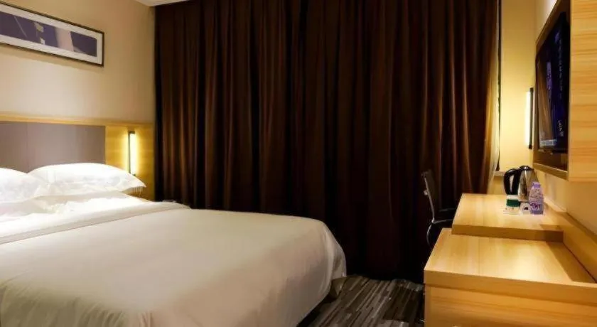 Bed in City Comfort Inn Zhanjiang Seaside Park Guanhai Corridor