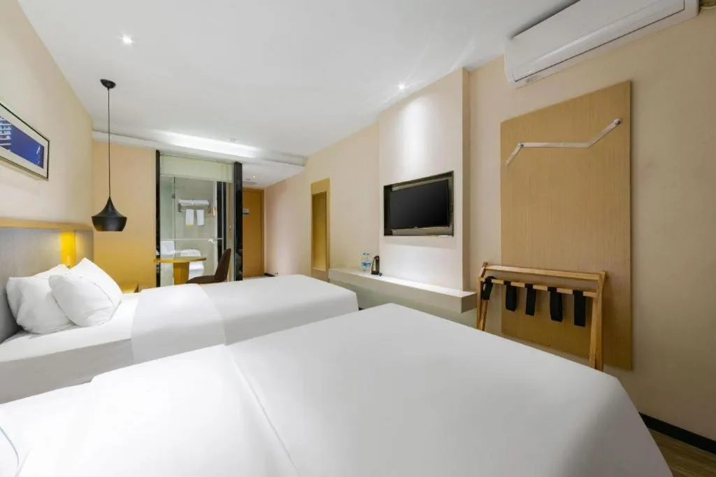 Bed in City Comfort Inn Wuhan International Square Union Medical College Hospital