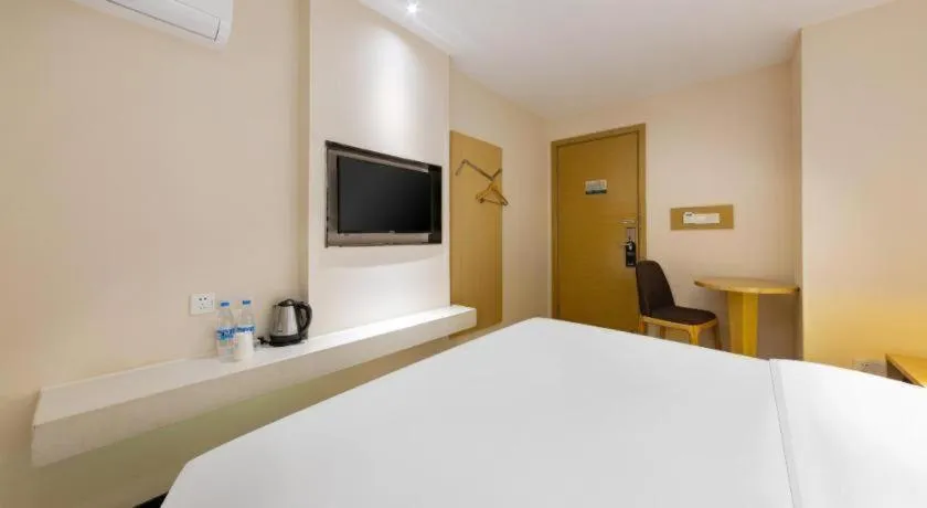 Bed in City Comfort Inn Wuhan International Square Union Medical College Hospital