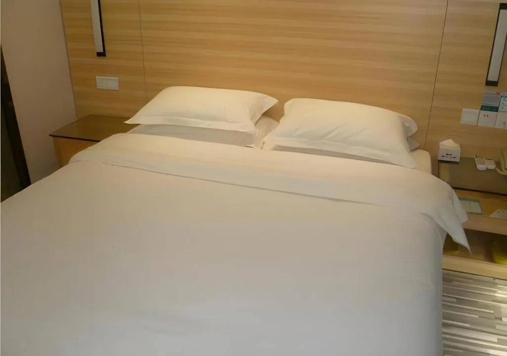 Bed in City Comfort Inn Jingmen Jingshan Passenger Station