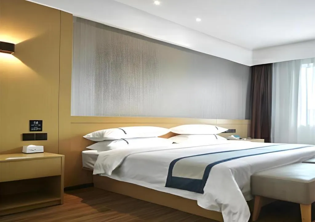 Bed in City Comfort Inn Chongqing Jiangbei International Airport