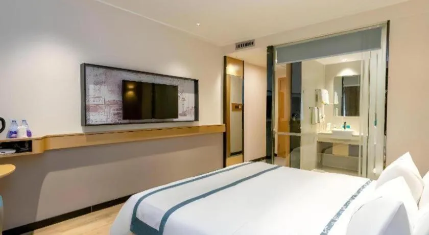 Bed in City Comfort Inn Yulin Youth Square 1st People's Hospital