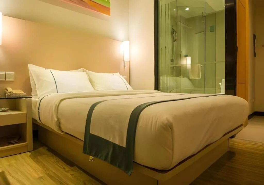 Bed in City Comfort Inn Yulin Youth Square 1st People's Hospital