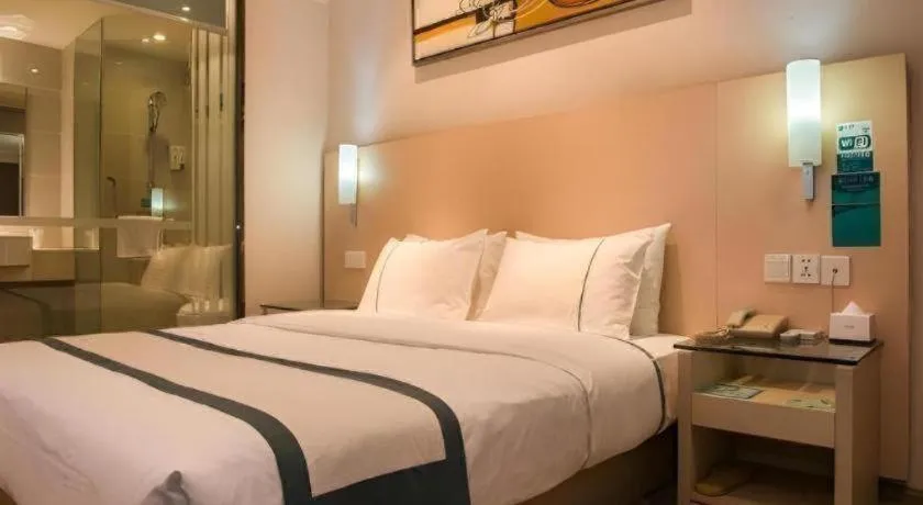 Bed in City Comfort Inn Yulin Youth Square 1st People's Hospital