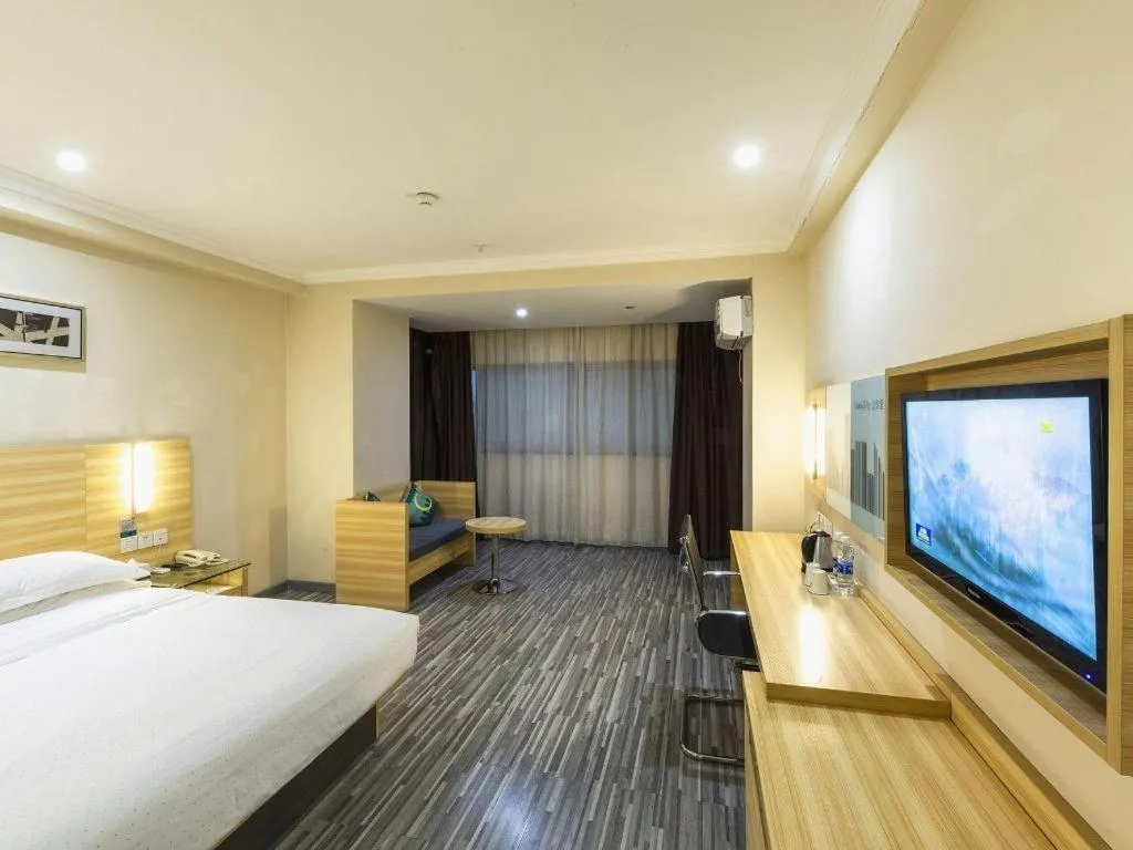 Bed in City Comfort Inn Wuhan Dream Times Baotong Temple Metro Station