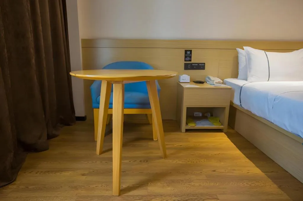 Bed in City Comfort Inn Zhanjiang Middle Haibin Avenue Wanda Plaza