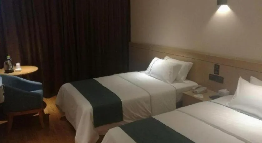 Bed in City Comfort Inn Zhanjiang Middle Haibin Avenue Wanda Plaza