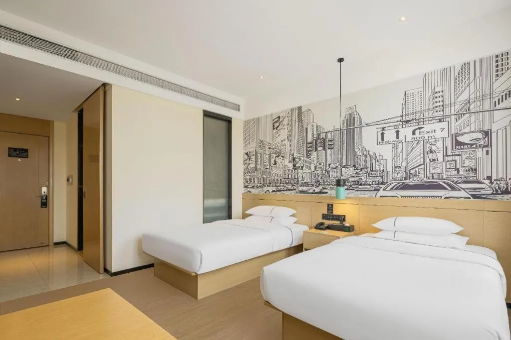 Bed in City Comfort Inn Zhanjiang Middle Haibin Avenue Wanda Plaza