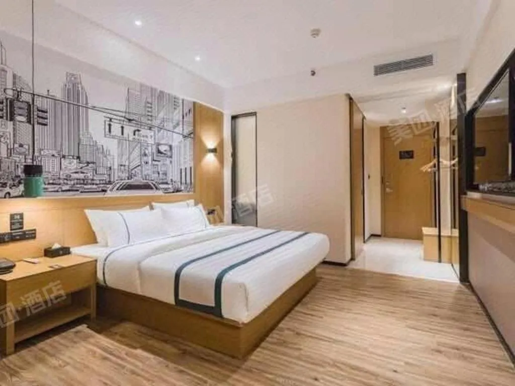 Bed in City Comfort Inn Zhanjiang Middle Haibin Avenue Wanda Plaza