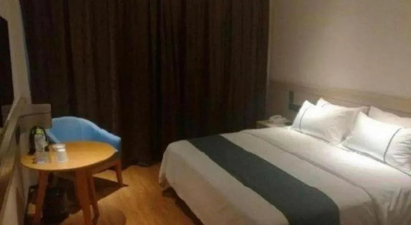 Bed in City Comfort Inn Zhanjiang Middle Haibin Avenue Wanda Plaza