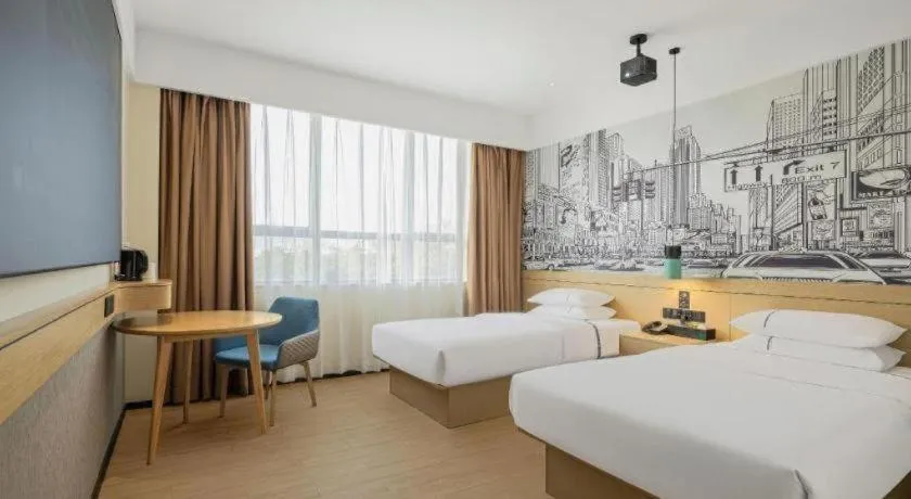 Bed in City Comfort Inn Zhanjiang Middle Haibin Avenue Wanda Plaza