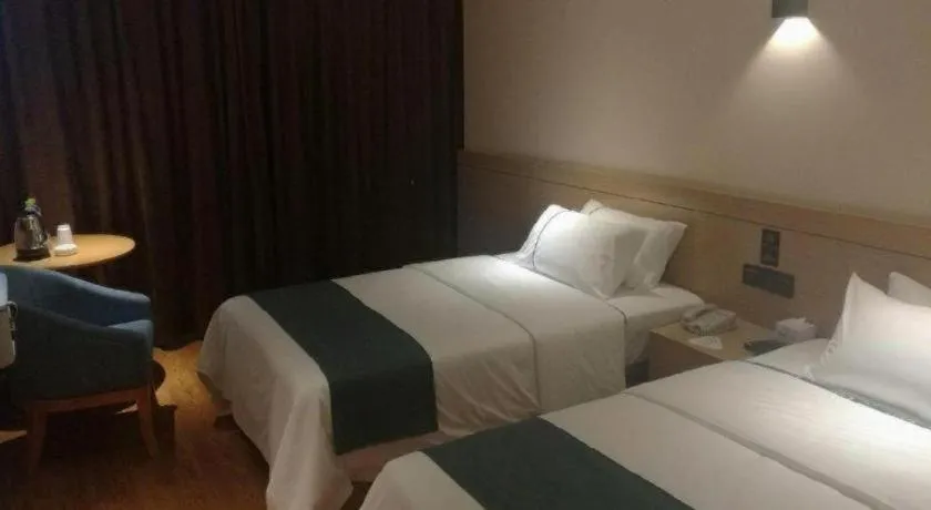 Bed in City Comfort Inn Zhanjiang Middle Haibin Avenue Wanda Plaza