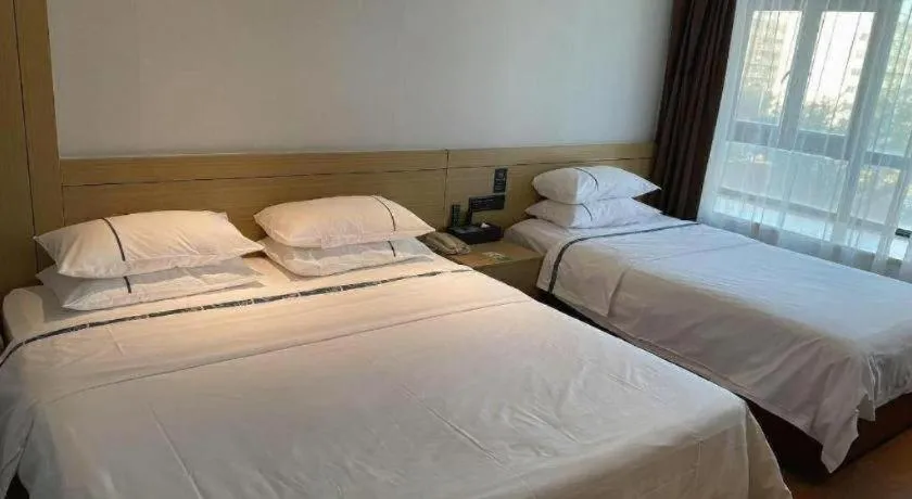 Bed in City Comfort Inn Zhanjiang Middle Haibin Avenue Wanda Plaza