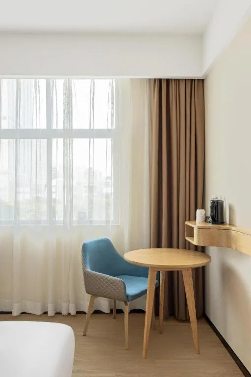 Bed in City Comfort Inn Zhanjiang Middle Haibin Avenue Wanda Plaza