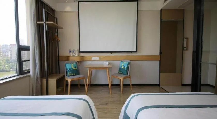 Bed in City Comfort Inn Huangshi Yangxin Mingyuewan Park